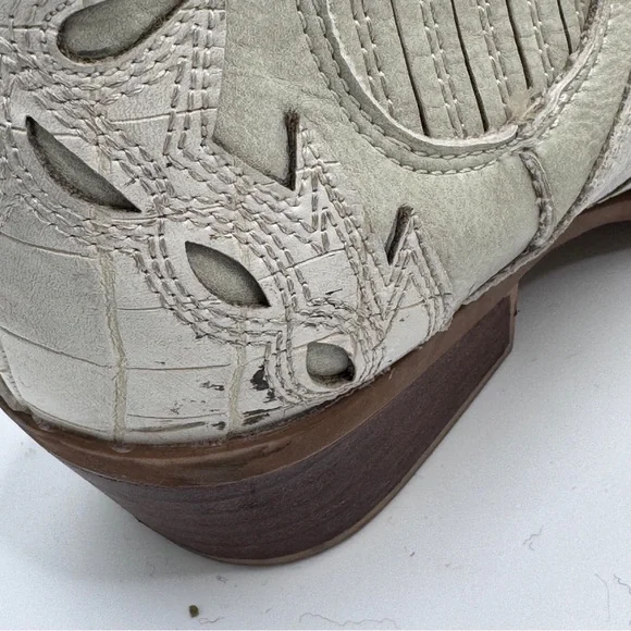 Coconuts by Matisse Otis White Vegan Western Booties - Picture 14 of 16